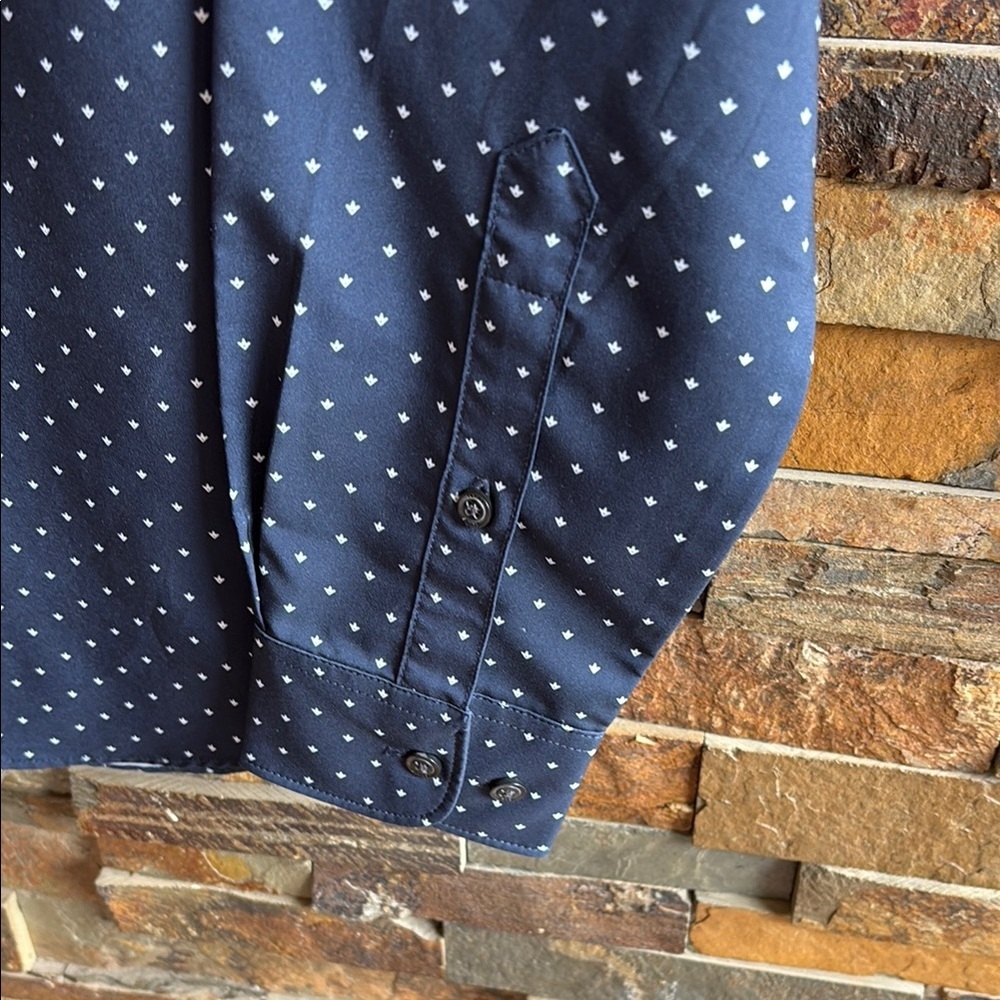 Gorgeous lightweight Perry Ellis Navy Diamond Button-Up Dress Shirt - Picture 4 of 6